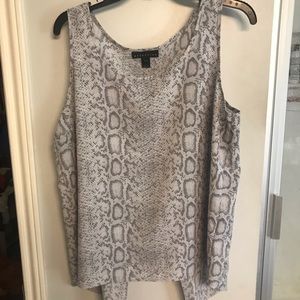 Sleeveless blouse grey lizard skin  print